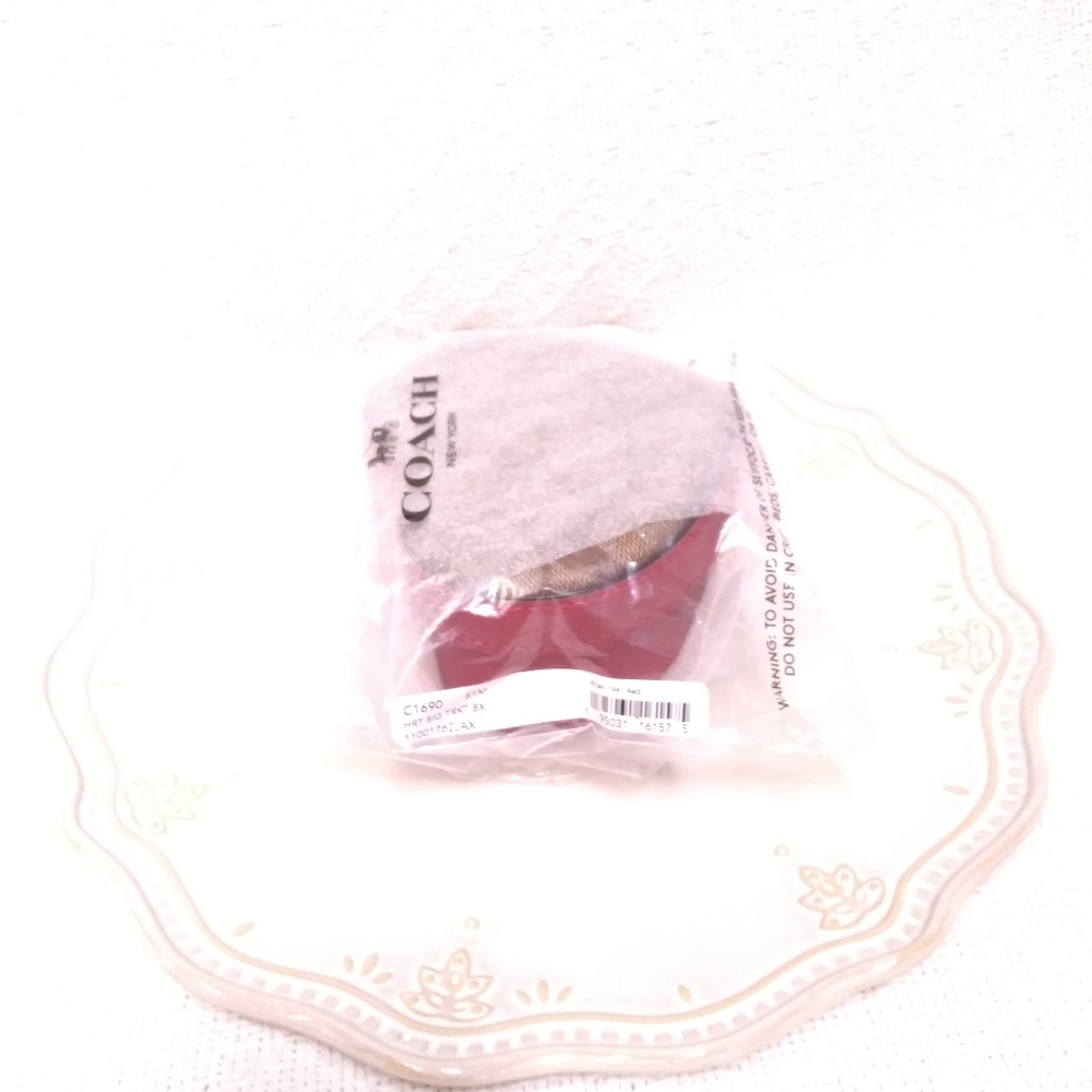 NWT Coach Heart Signature Khaki Red Trinket Box - Picture 12 of 13